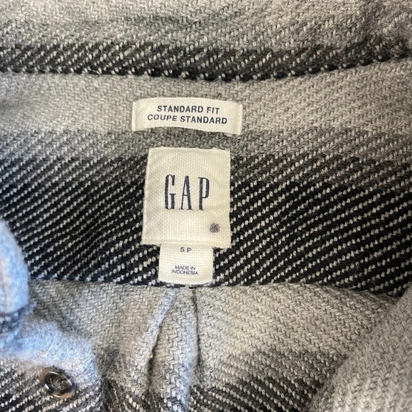 GUC Gap women’s button-down thick cotton shirt, grey tones/black, size small. - Picture 5 of 9